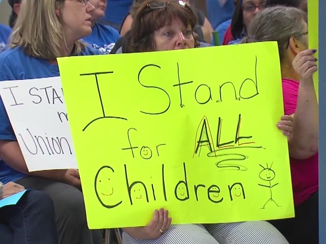 Union_stands_up_for_fired_teachers_1648280000_5305036_ver1.0_640_480