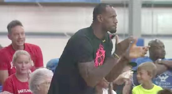 lebron-james-at-sons-b-ball-game