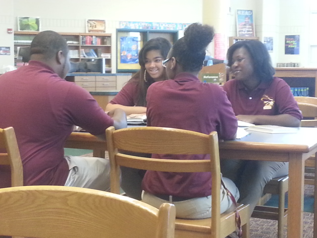 school uniforms_1407790826280_7329293_ver1.0_640_480