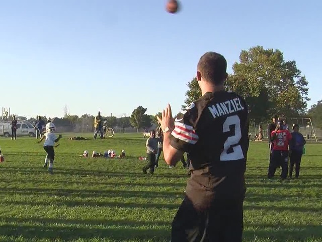 Cleveland_Browns_surprise_local_kids_at__2025880000_8120437_ver1.0_640_480