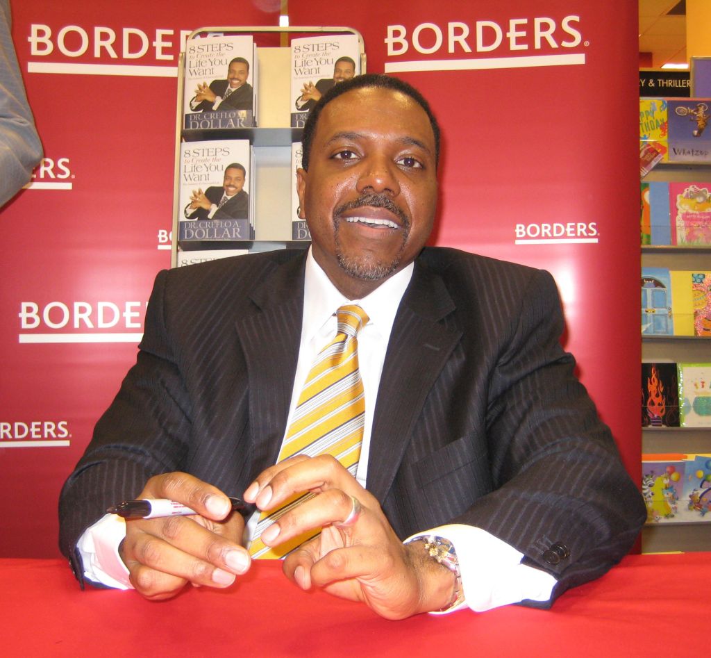 Creflo A. Dollar Signs His New Book '8 Steps to Create the Life You Want' at Borders Books and Music - January 12, 2007