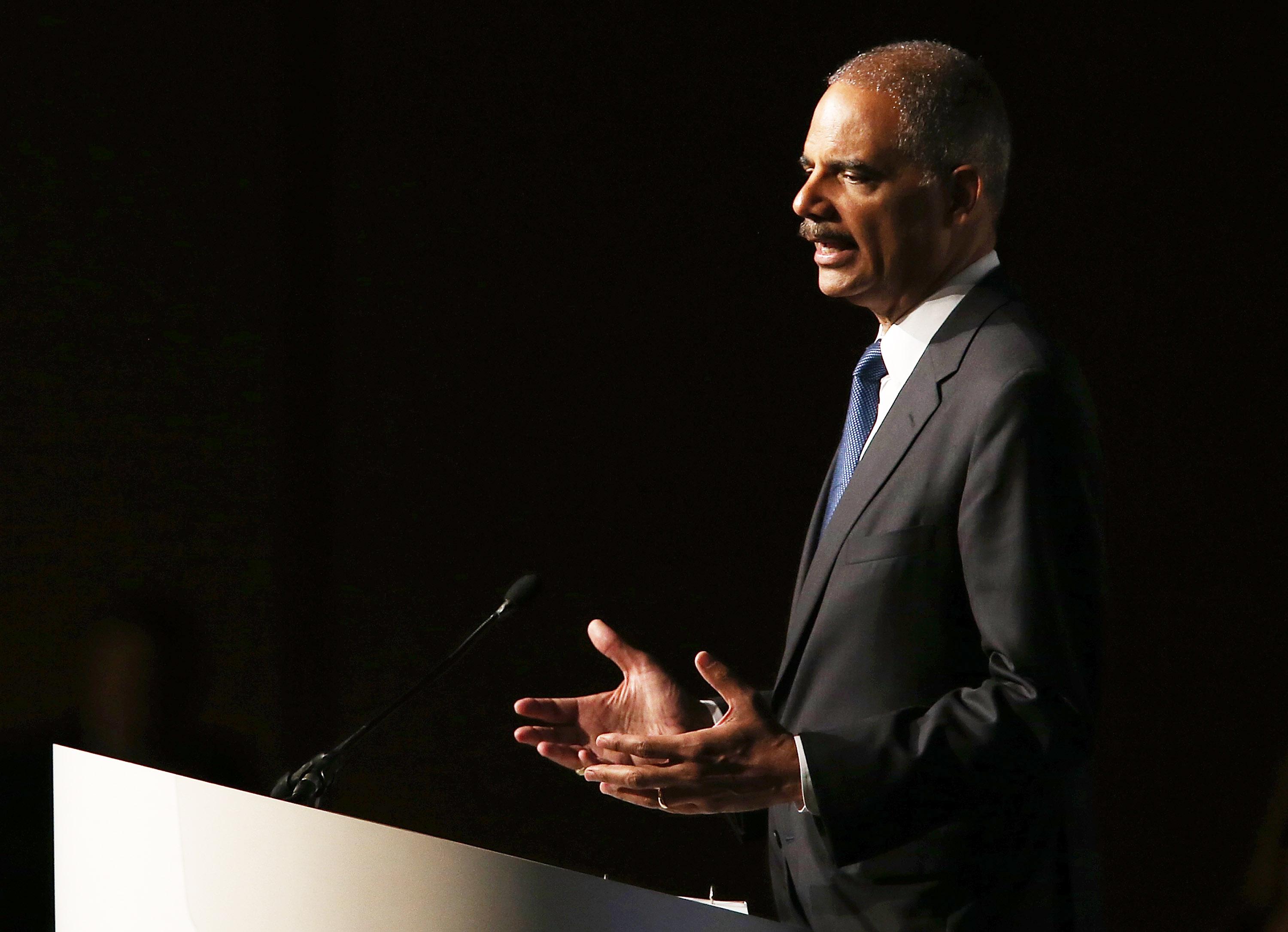Attorney General Eric Holder Announces Changes In Prosecution Of Low Level Drug Offenders