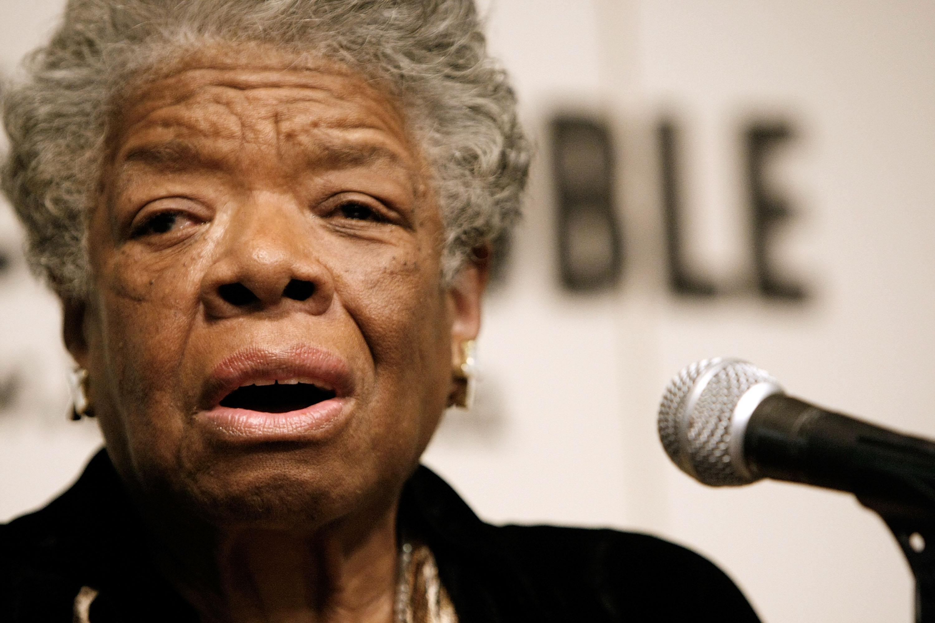Maya Angelou Signs Copies of 'Maya Angelou: Letter to My Daughter' - October 30, 2008