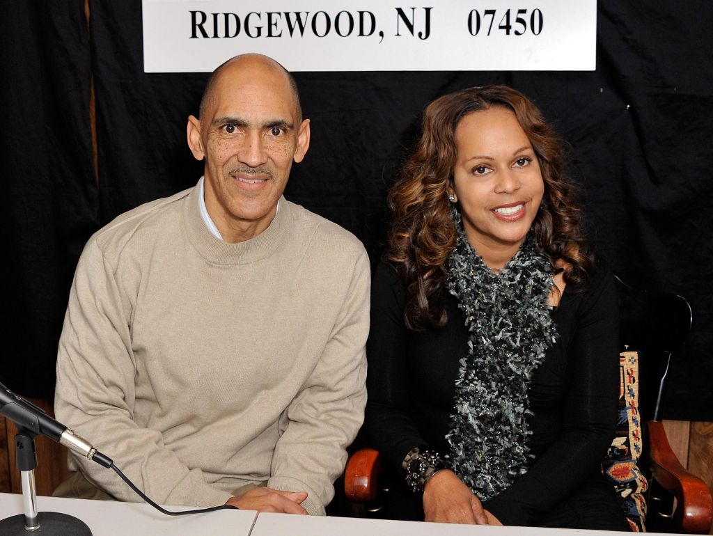 Tony & Lauren Dungy Sign Copies Of 'You Can Be A Friend'