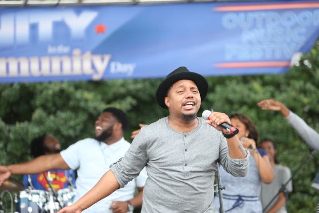 Deon Kipping performs at Unity In the Community