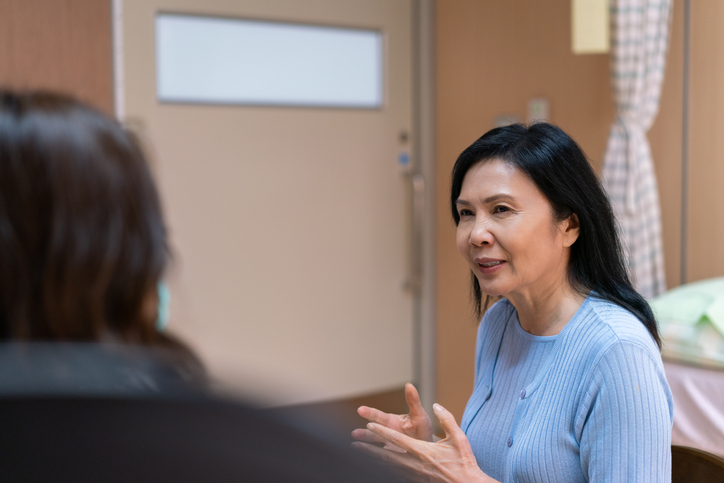 Patient explaining medical practitioner in clinic