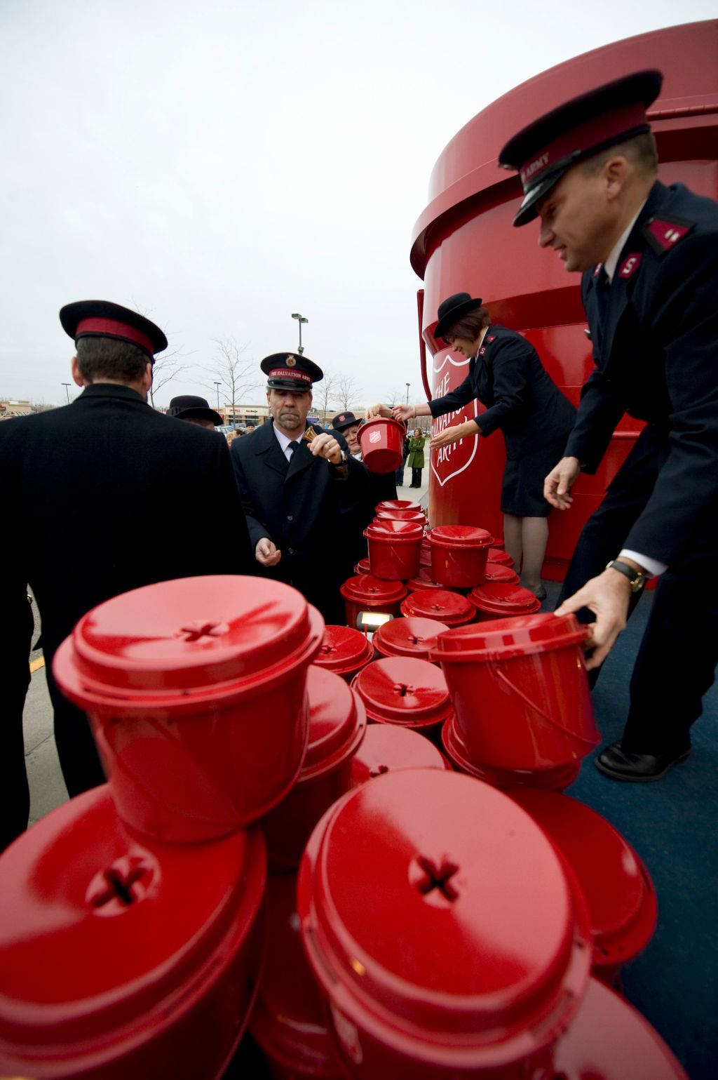 DAVID BREWSTER ‚Ä¢ dbrewster@startribune.com Thursday_11/12/09_St.Anthony ] The Salvation Army handed out the red kettles and hand bells at a kick-off ceremony for its annual holiday fund raiser.